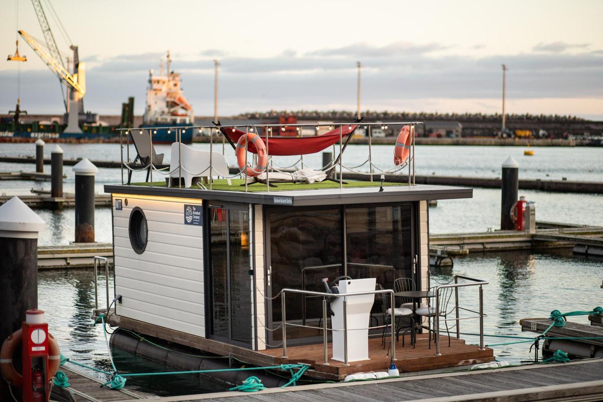 The Homeboat Company Ponta Delgada-Acores ภายนอก รูปภาพ