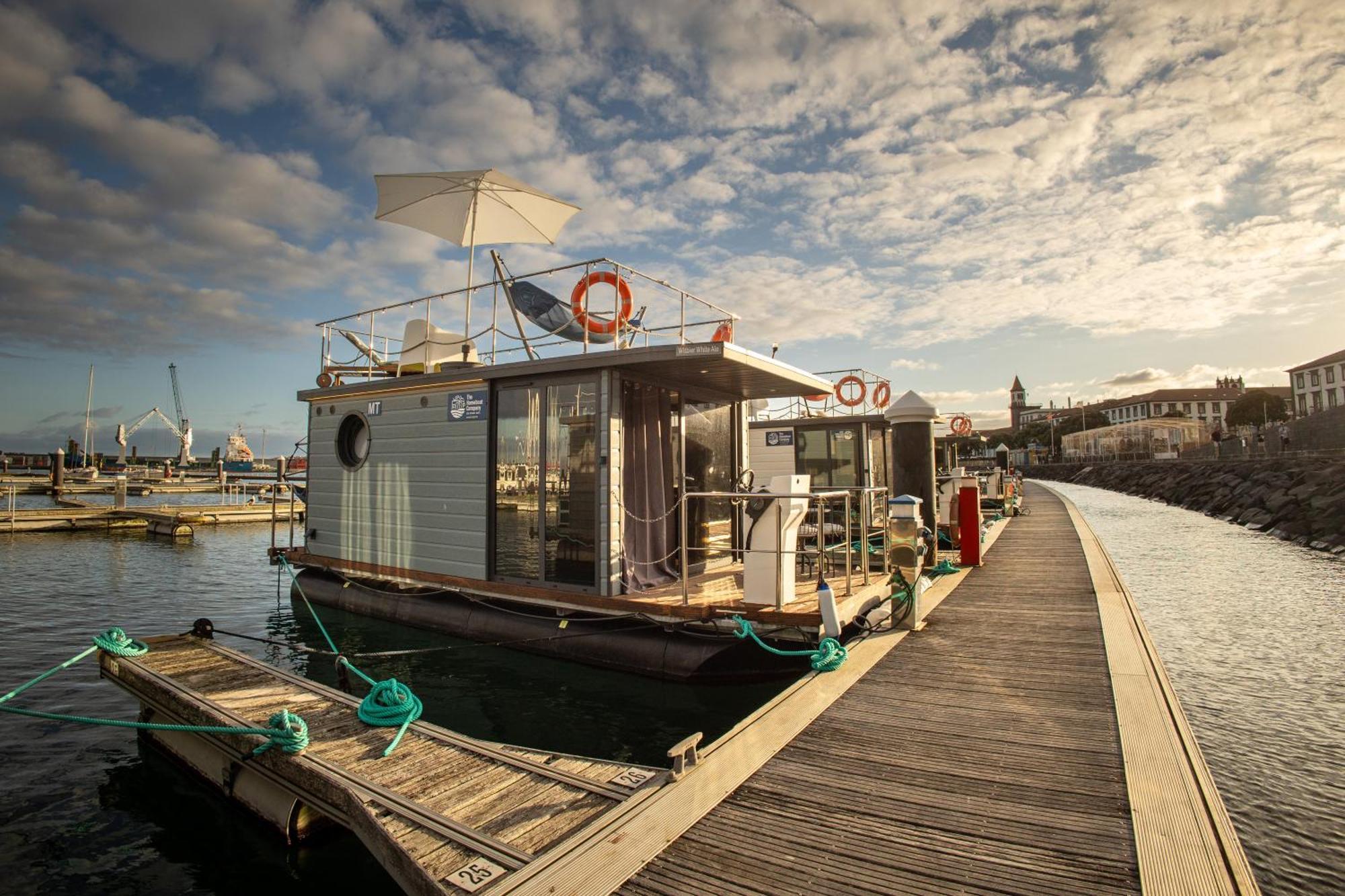 The Homeboat Company Ponta Delgada-Acores ภายนอก รูปภาพ